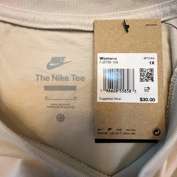 NWT-Nike short sleeve tee in size 1X. - Picture 3 of 4
